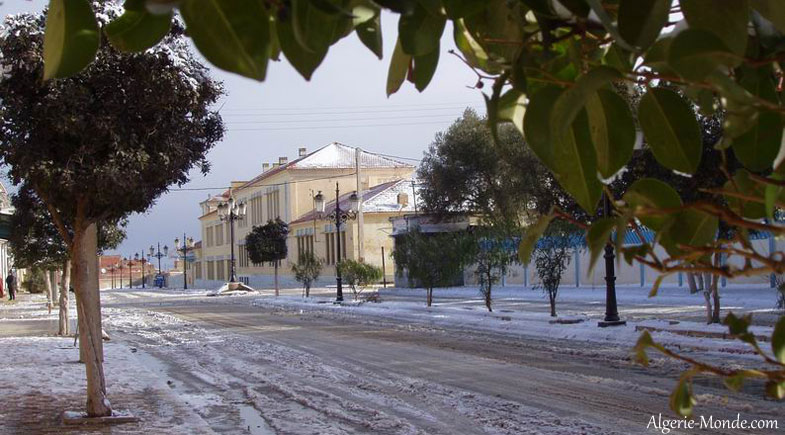 La ville de Khenchela sous la neige